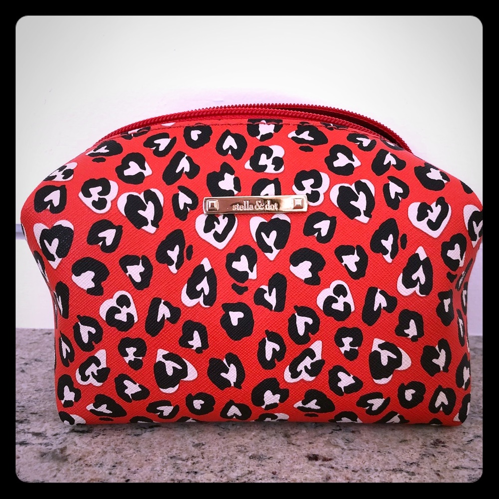 Stella & Dot “❤️heart pouf❤️” NWOT